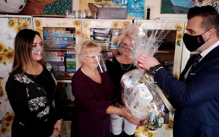 Nowe wykładziny w ośrodku „Promyka”. Mikołajkowy prezent władz Powiatu dla niepełnosprawnych