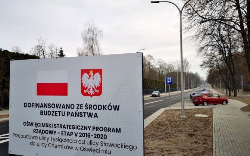 Na ulicy Tysiąclecia po zmroku wciąż nie świecą latarnie. Wyjaśniamy dlaczego