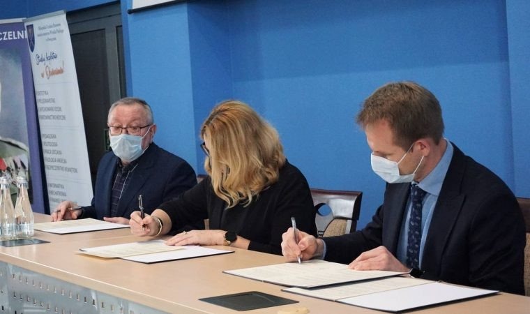 Oświęcimska uczelnia wiąże się z czołowym producentem samochodów