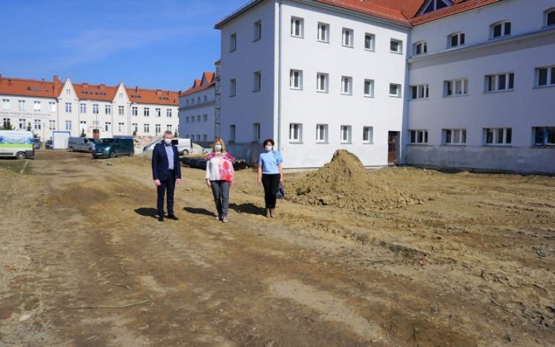 Największy budynek oświęcimskiej uczelni zmienia się nie do poznania
