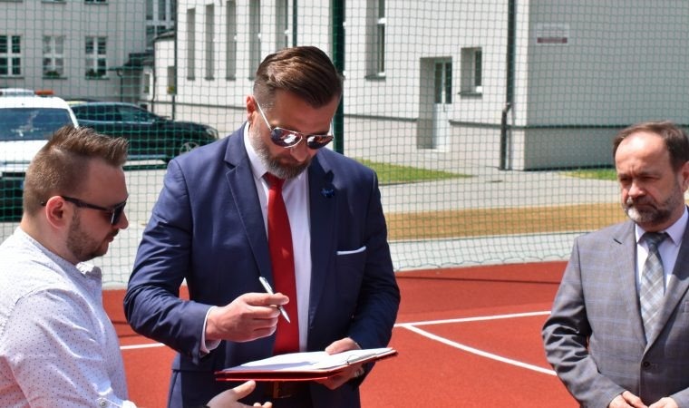 Kolejna powiatowa szkoła z nowoczesnym kompleksem sportowym