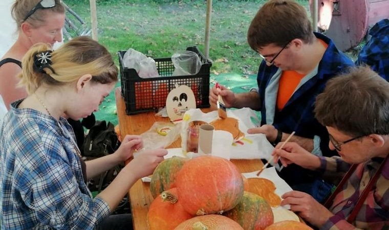 Dyniowe fantazje w brzeszczańskim ogrodzie społecznym