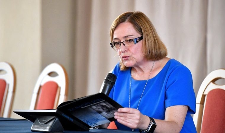 „Za matową szybą. W drodze do utraconej tożsamości”. Premiera książki o świadku „czasu pogardy”