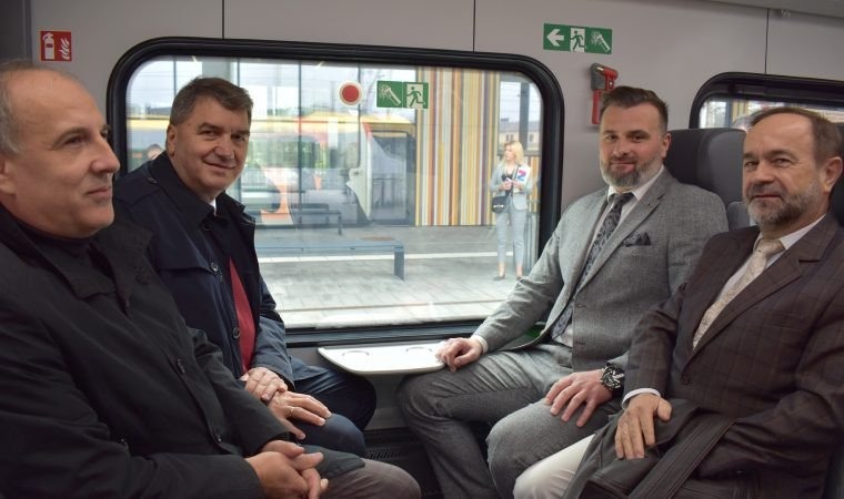 Prezentacja nowoczesnego taboru na dworcu w Oświęcimiu