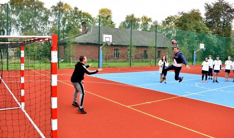 Wicestarosta dał dobry przykład uczniom powiatowej „Dąbrowskiej”