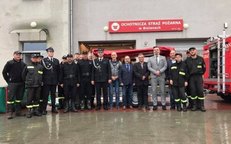 Powiat wsparł zakup sprzętu dla OSP w Bielanach