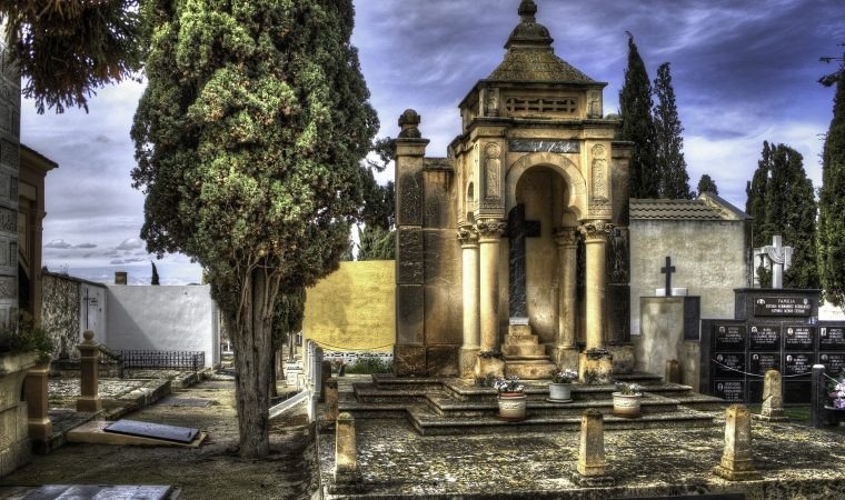 Zmiany w organizacji ruchu w pobliżu nekropolii w naszym powiecie