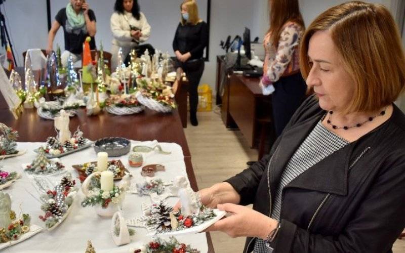 Piękno świątecznych ozdób wykonanych przez uczestników warsztatów terapii zajęciowej