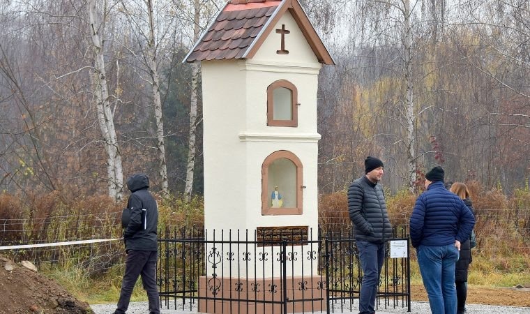 Po konserwacji kapliczka przy „Chemiku” znów cieszy oczy mieszkańców