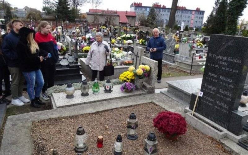 Projekt „Pamiętamy”. Edukacyjny spacer po zatorskiej nekropolii