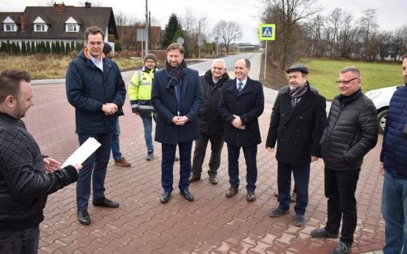 Zmodernizowano drogę powiatową łączącą Babice z Brzezinką