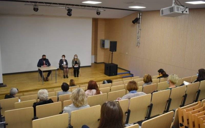 Koronawirus w natarciu. Coraz trudniejsza sytuacja w powiatowych szkołach
