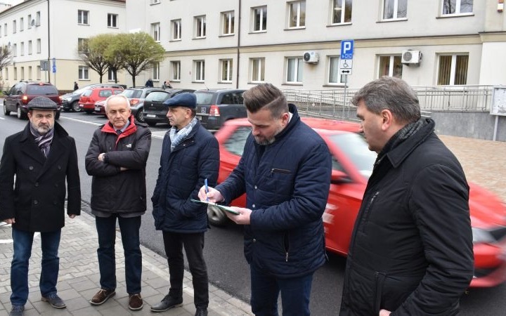 Drogowcy w mig uporali się z przebudową drogi powiatowej w Oświęcimiu