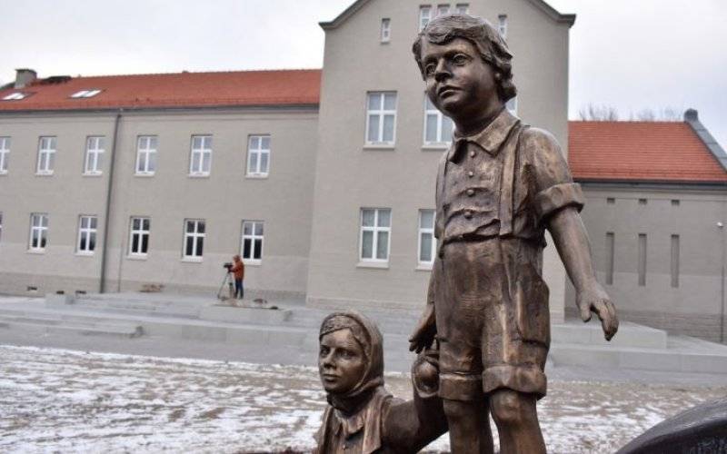 Wizyta władz Powiatu w nowej siedzibie Muzeum Pamięci Mieszkańców Ziemi Oświęcimskiej