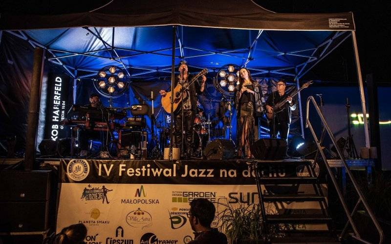 Jazz na dachu. Niezapomniane doznania muzyczne i… kulinarne