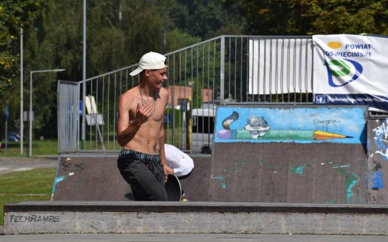 Niesamowite ewolucje na zawodach deskorolkowych
