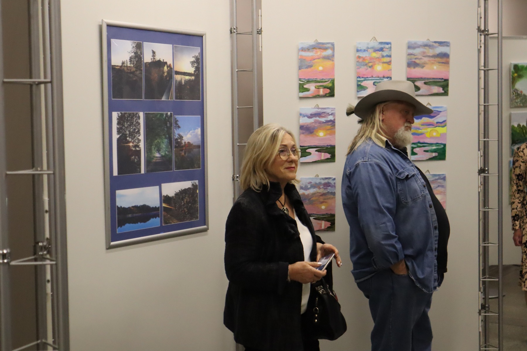 „KrajOBRAZ Seniora”. Finisaż wystawy malarstwa i fotografii wspartej przez Powiat Oświęcimski