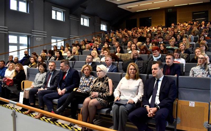 Życie na krawędzi. Coraz więcej osób szuka pomocy u psychiatrów i psychologów