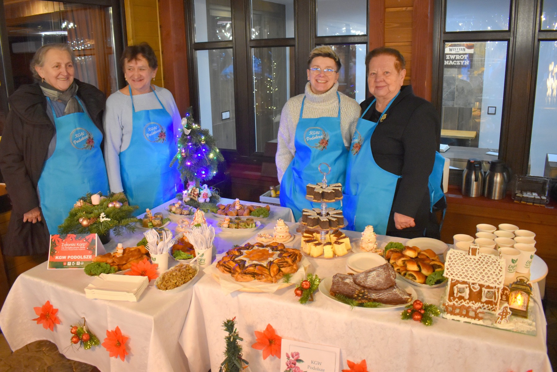 Powiatowy przegląd stołów wigilijnych w prawdziwie zimowym anturażu