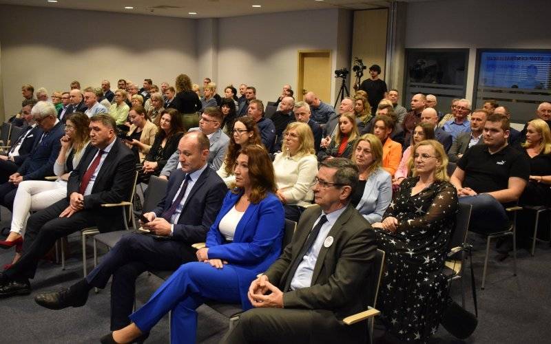 Rząd dąży do ograniczenia roli samorządów