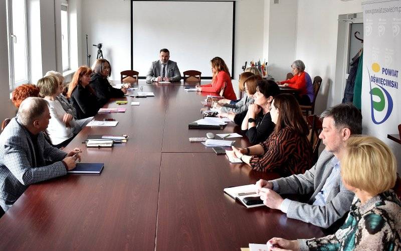 Przedświąteczne spotkanie z dyrektorami powiatowych placówek