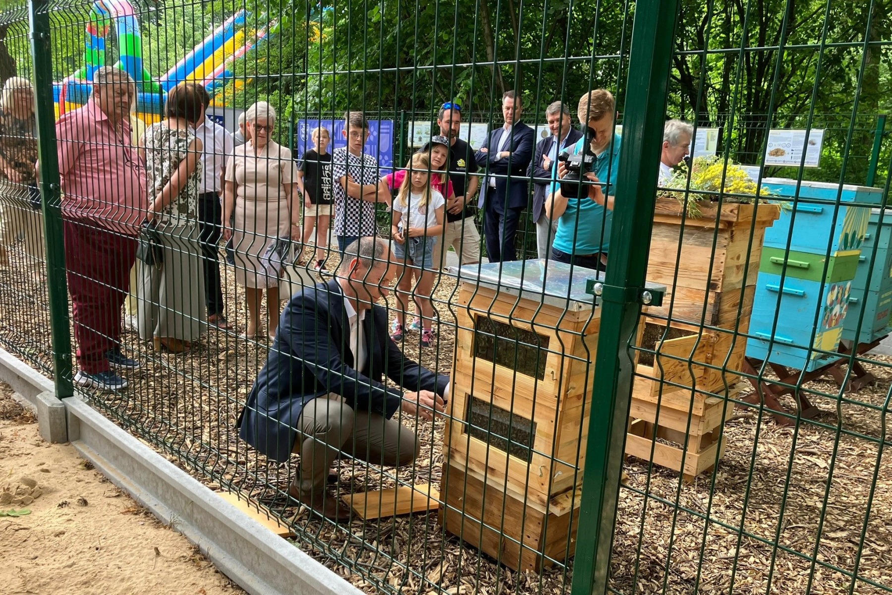 Pszczoły byłego starosty zadomowiły się w pasiece edukacyjnej w Harmężach