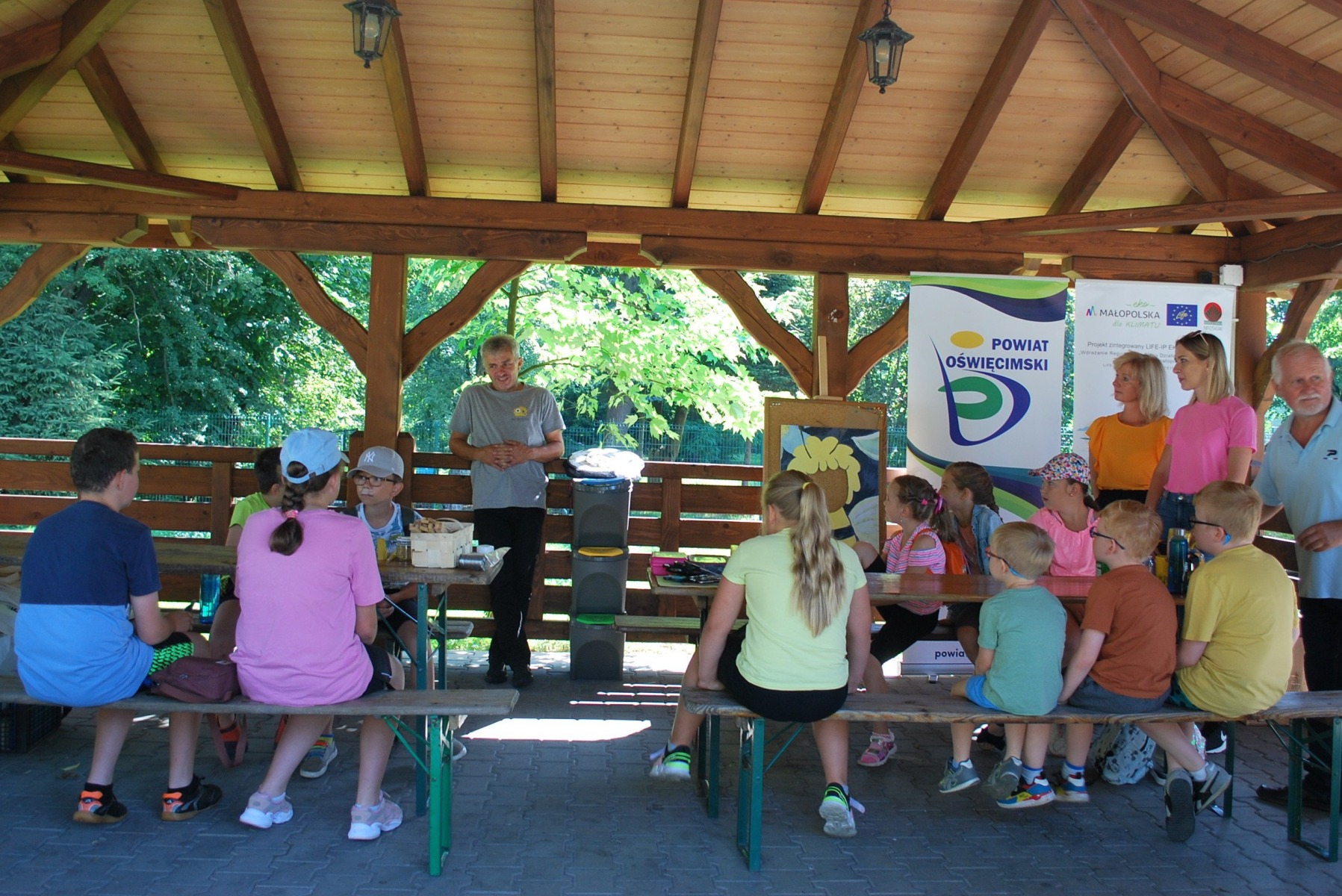 Z wizytą w pasiecie w Harmężach