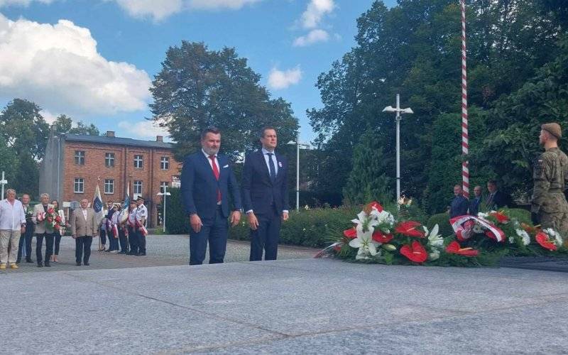 W kleszczach dwóch morderczych totalitaryzmów