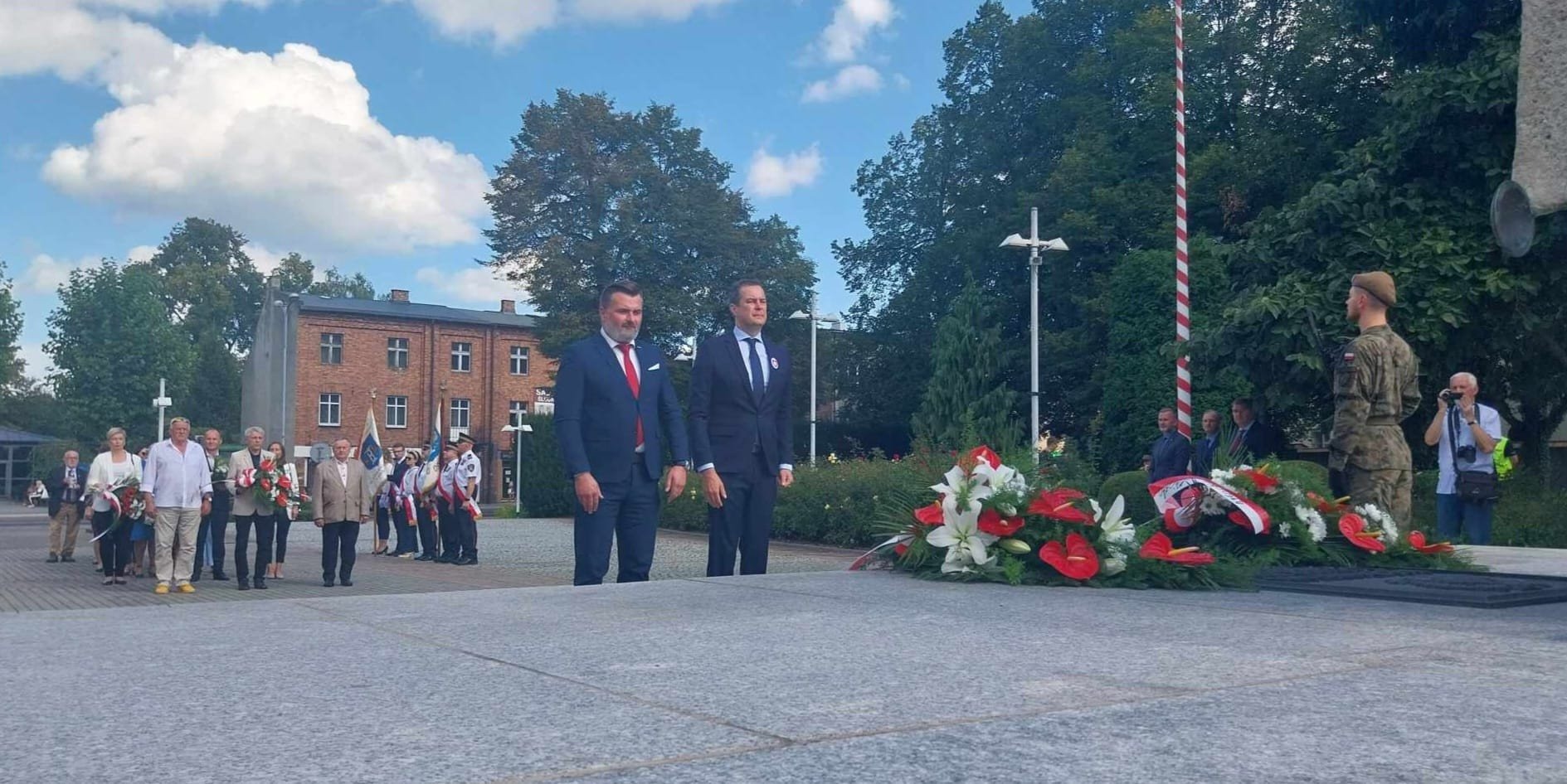 W kleszczach dwóch morderczych totalitaryzmów