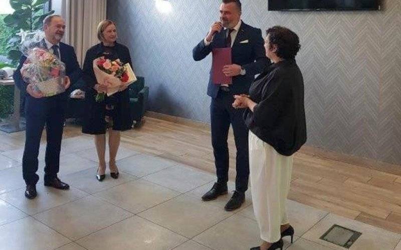 Niezwykły Dom, gdzie ściera się świat rzeczywisty i ten z kart choroby…
