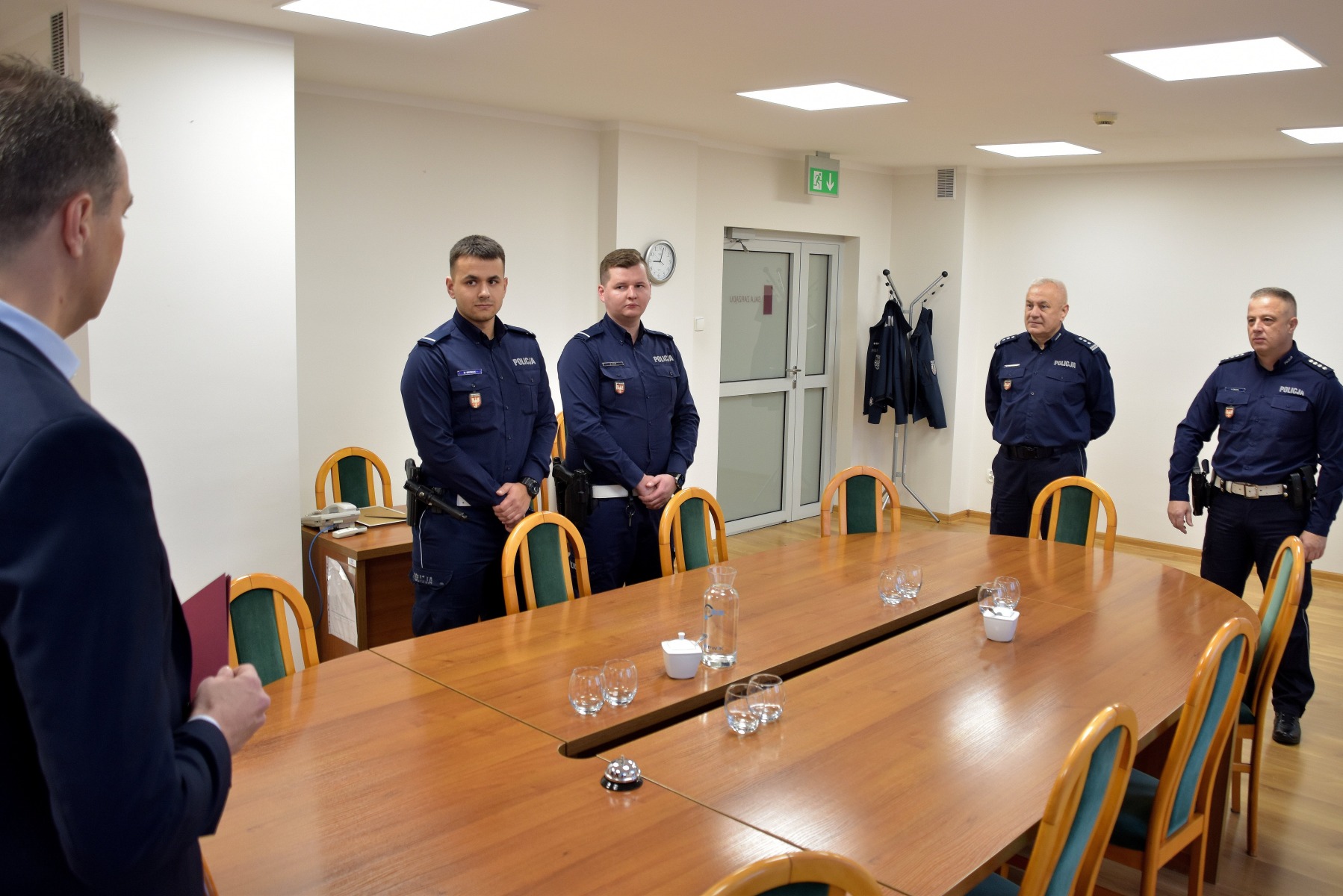 Podziękowania władz Powiatu dla policjantów