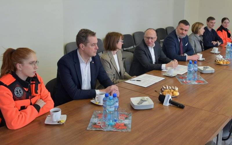 Kreatywność i doświadczenie. Umowa powiatowej „Szóstki” ze szpitalem