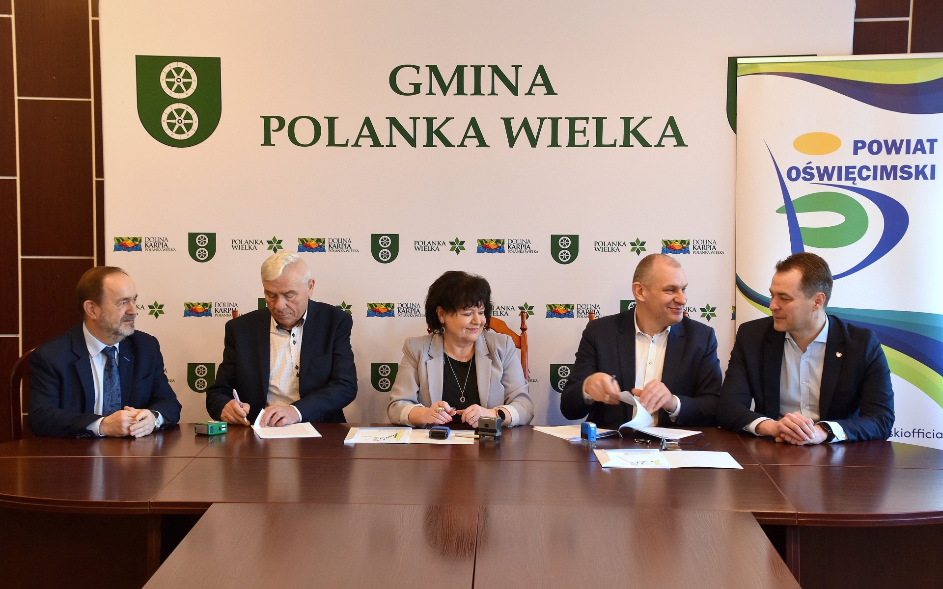 Droga powiatowa w Polance Wielkiej z nową nawierzchnią i chodnikiem