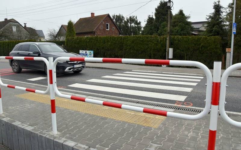 Bezpieczniej dla pieszych w rejonie sklepów w Osieku