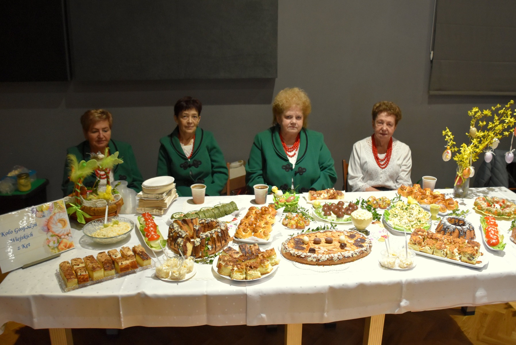 Stoły uginały się od wielkanocnych przysmaków