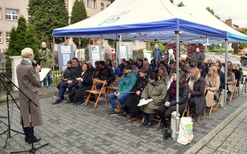 „Pamiętamy”. Mural na budynku powiatowej placówki