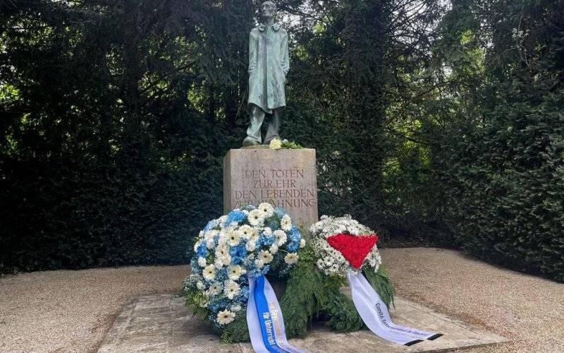 Przedstawiciele władz Powiatu Oświęcimskiego w Miejscu Pamięci Dachau