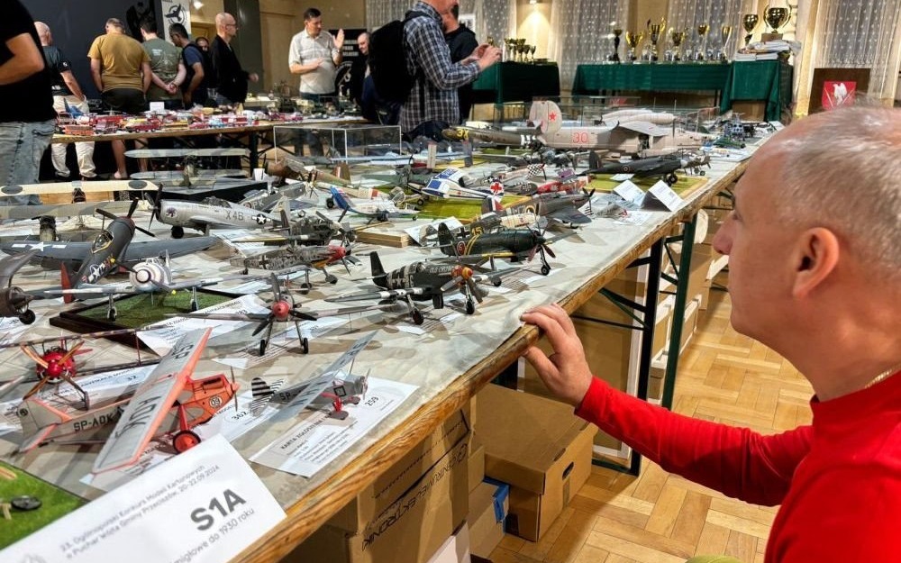 Kunszt, cierpliwość i dokładność. Ogólnopolski Konkurs Modeli Kartonowych w Przeciszowie