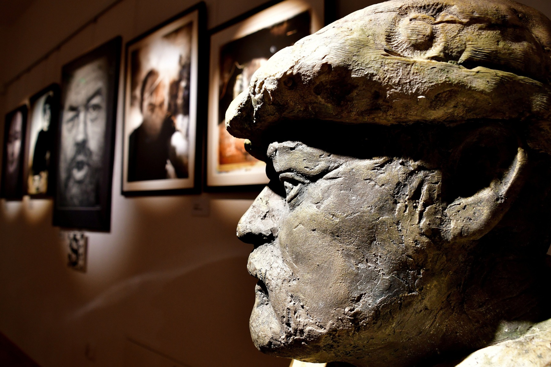 Otwarcie galerii w starym ratuszu i wystawy „Autoportret”