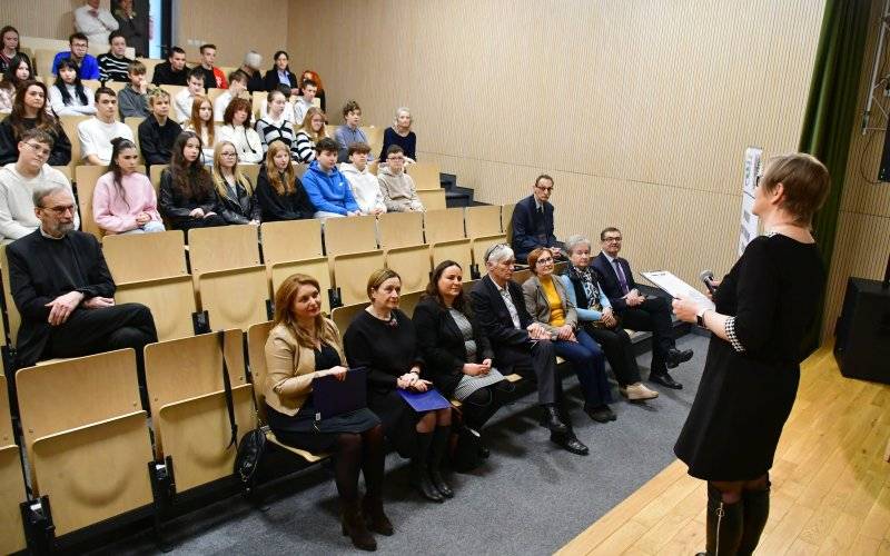 Poruszająca poezja Zofii Posmysz z mroków tragicznej przeszłości