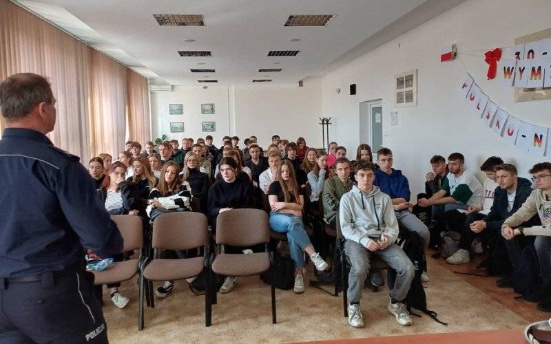Promowali policyjną służbę wśród maturzystów