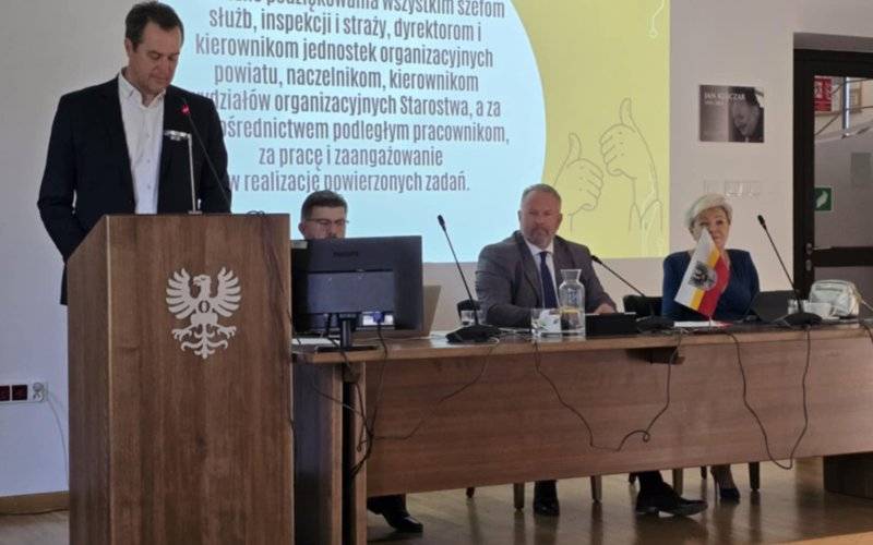 Zarząd Powiatu z wotum zaufania i absolutorium