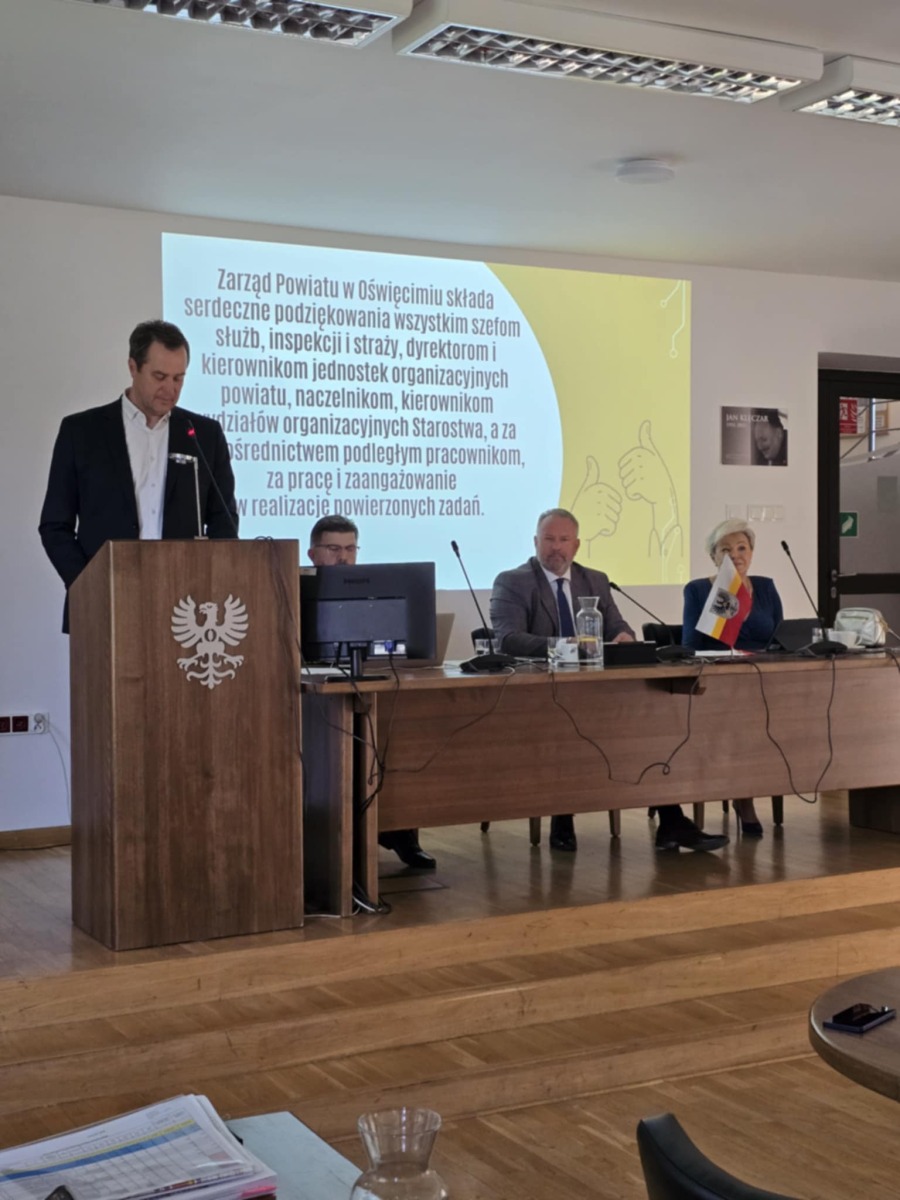 Zarząd Powiatu z wotum zaufania i absolutorium