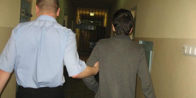 Oświęcim - wszczął awanturę z rodziną i znieważył policjantów