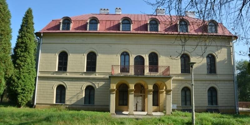 Grojec - sprzedaż pałacu to korzyść dla wszystkich? Tak uważa Starosta