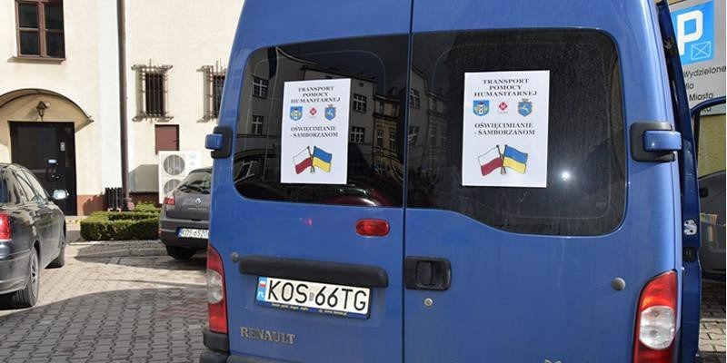 Oświęcim - załadowany po brzegi bus, ruszył z datkami na Ukrainę