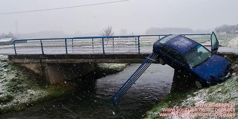 Nowa Wieś - tani "parking" nad brzegiem rzeki Macocha