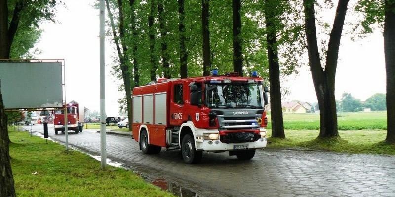 Zasole - strażaków walczyło z nocnym pożarem budynku