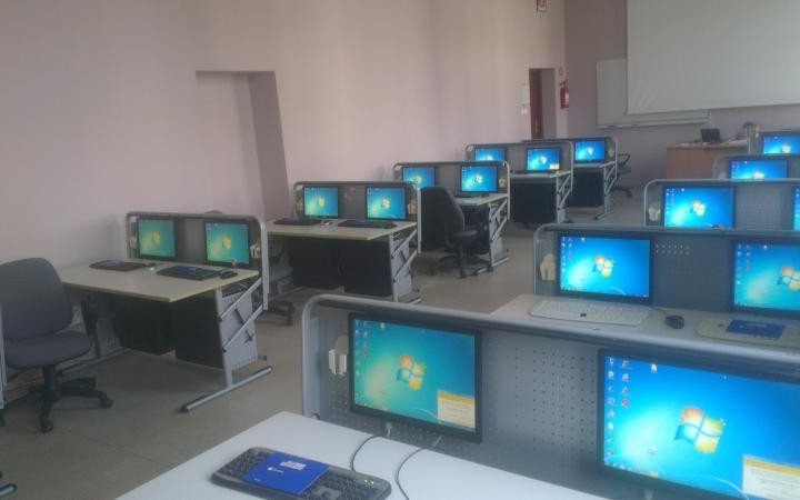 Komputery i serwer od niemieckiego darczyńcy dla PWSZ w Oświęcimiu