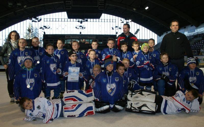 Najmłodsi hokeiści też już wygrywają !